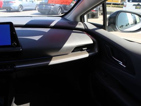 Certified 2026 Toyota Prius XLE FWD image 39