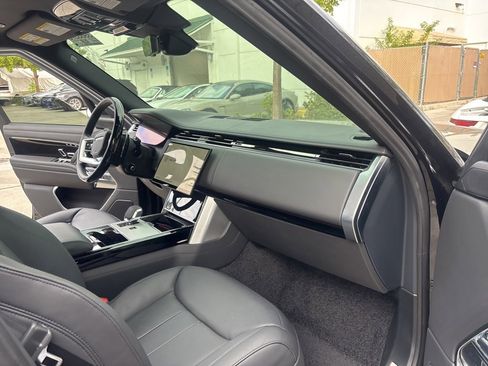 Used 2024 Land Rover Range Rover SE image 10