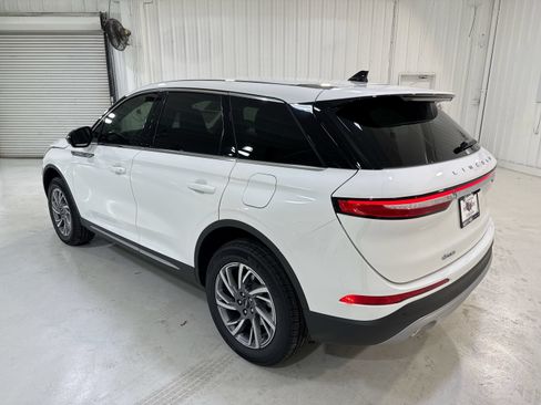 New 2026 Lincoln Corsair Premiere w/ Rear Removable Package Tray FWD image 25