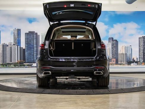 New 2026 Mercedes-Benz GLS 580 4MATIC image 12