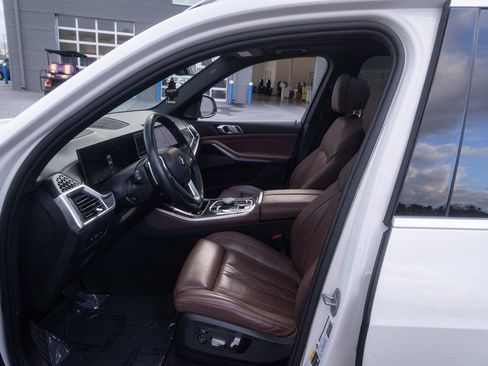Used 2025 BMW X5 xDrive50e AWD/4WD image 14