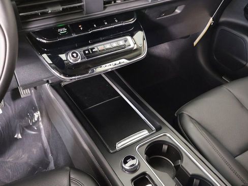 New 2026 Lincoln Corsair Premiere image 9