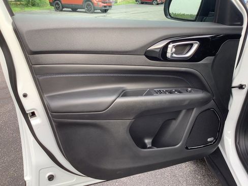 New 2025 Jeep Compass Limited w/ Sun & Sound Group image 14