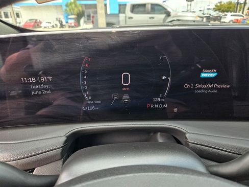 Used 2025 Cadillac XT4 Premium Luxury FWD image 33