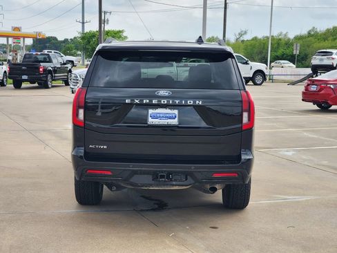 Used 2025 Ford Expedition Active image 6