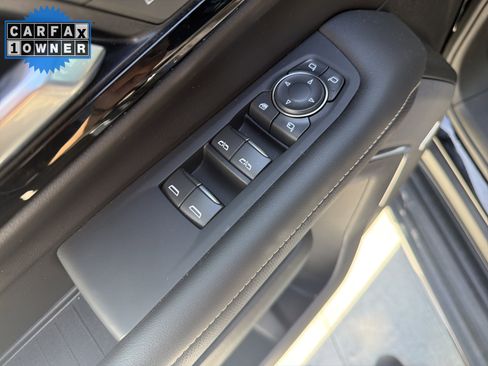 Used 2025 Chevrolet Suburban Premier AWD/4WD image 15