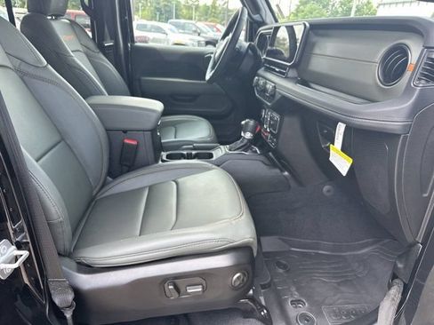 Certified 2025 Jeep Gladiator Mojave AWD/4WD image 15