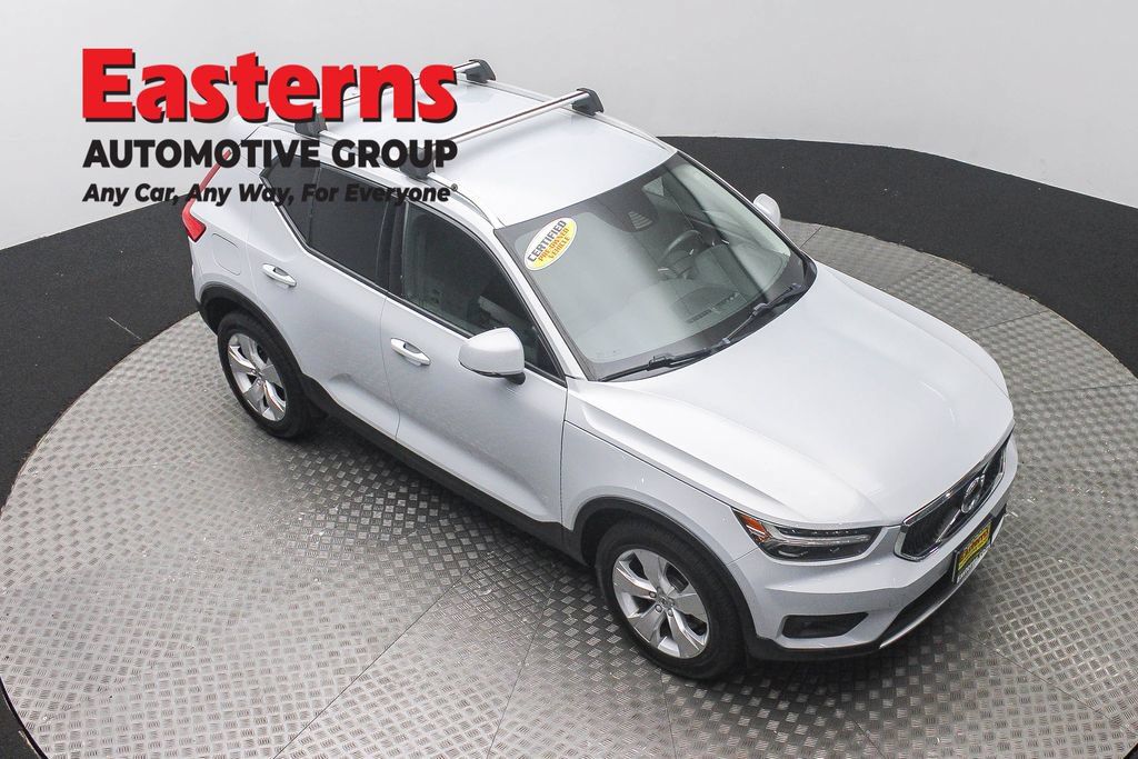 Used 2021 Volvo XC40 T4 Momentum FWD image 5