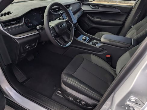 New 2025 Jeep Grand Cherokee Laredo w/ Luxury Tech Group I image 9