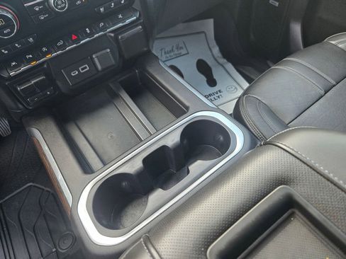 Used 2019 Chevrolet Silverado 1500 High Country w/ High Country Premium Package AWD/4WD image 15
