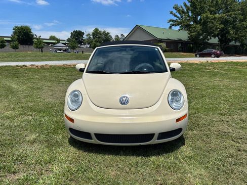 Used 2008 Volkswagen Beetle S FWD image 2