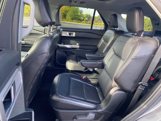Used 2023 Ford Explorer Limited AWD/4WD image 21