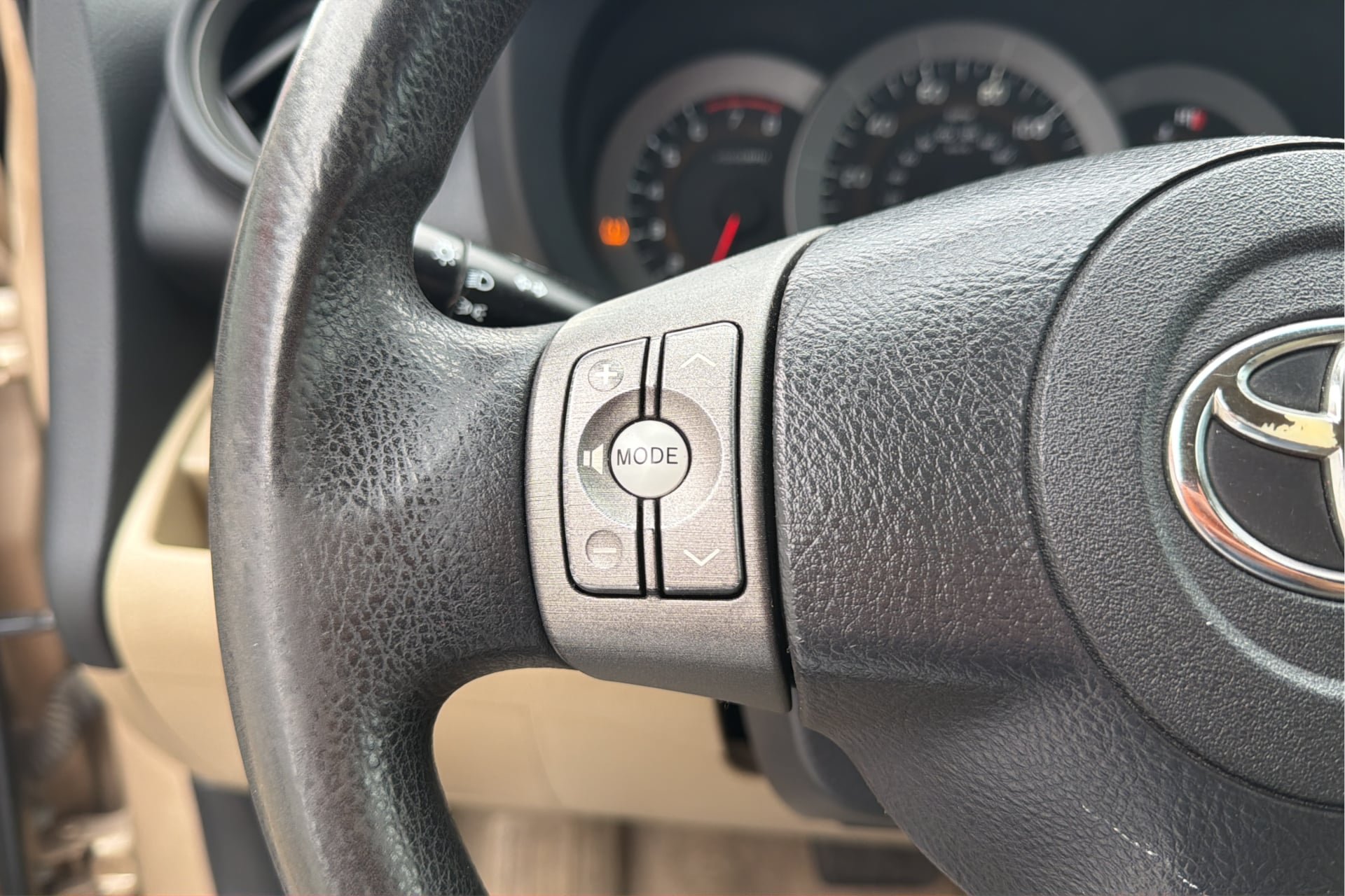 Used 2012 Toyota RAV4 4WD w/ Value Pkg image 27