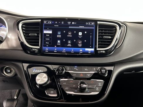 Used 2025 Chrysler Pacifica Select FWD image 20
