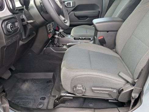 Used 2025 Jeep Gladiator Sport AWD/4WD image 14