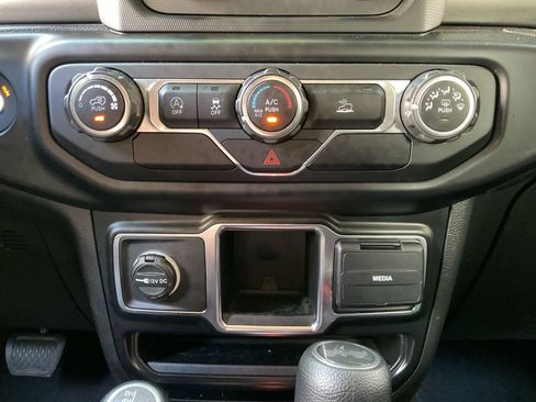 Used 2021 Jeep Wrangler Unlimited Sport AWD/4WD image 24