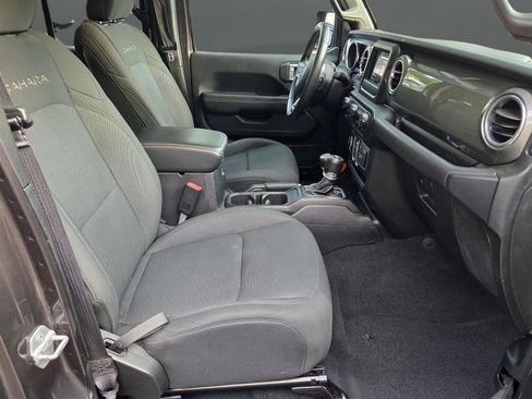 Used 2019 Jeep Wrangler Unlimited Sahara AWD/4WD image 14