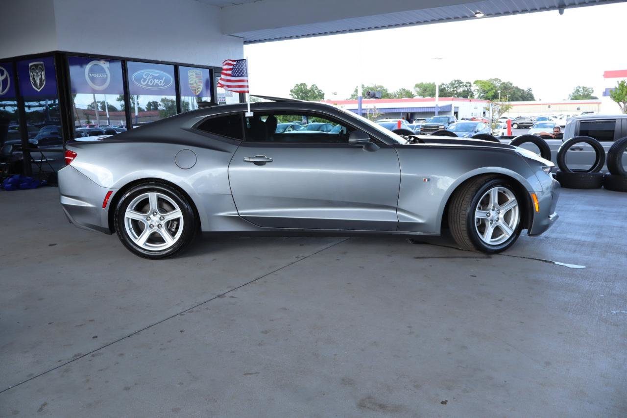 Used 2019 Chevrolet Camaro LT w/ Technology Package RWD image 6