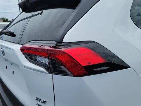 Used 2025 Toyota RAV4 XLE AWD/4WD image 11