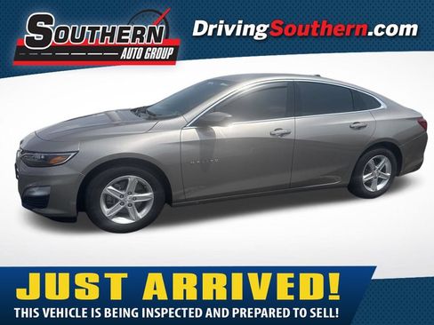 Used 2022 Chevrolet Malibu LS FWD image 1