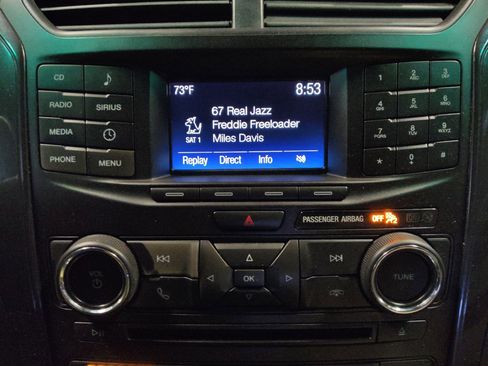 Used 2017 Ford Explorer XLT FWD image 25
