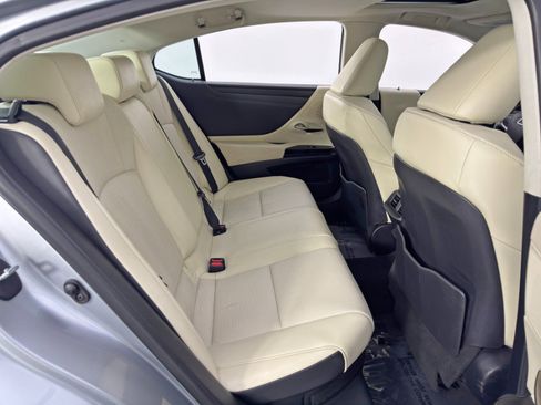 Used 2022 Lexus ES 300h w/ Premium Package image 41