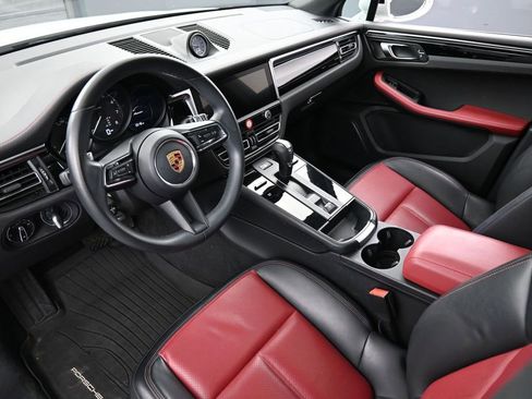Certified 2023 Porsche Macan Turbo AWD/4WD image 4