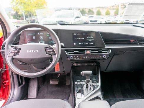 Certified 2024 Kia Niro LX image 13