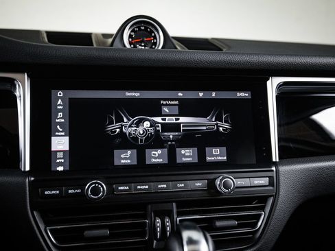 Certified 2020 Porsche Macan S AWD/4WD image 18
