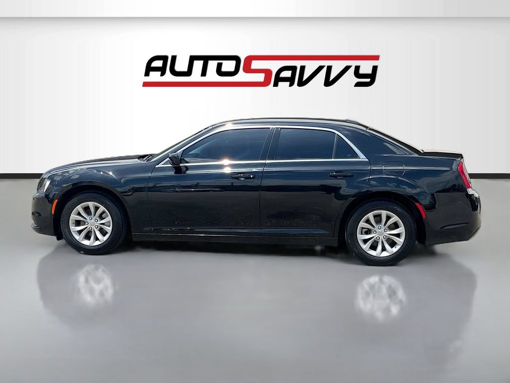 Used 2023 Chrysler 300 Touring RWD image 4