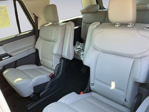 New 2026 Ford Expedition Active image 10