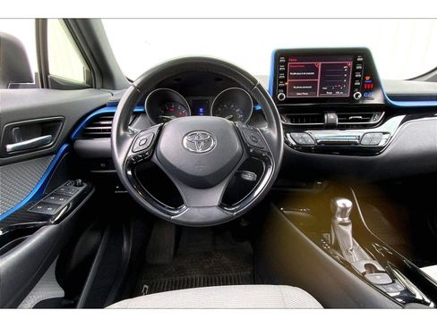 Used 2019 Toyota C-HR XLE image 5