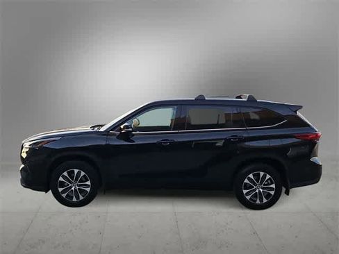 Used 2022 Toyota Highlander XLE image 5