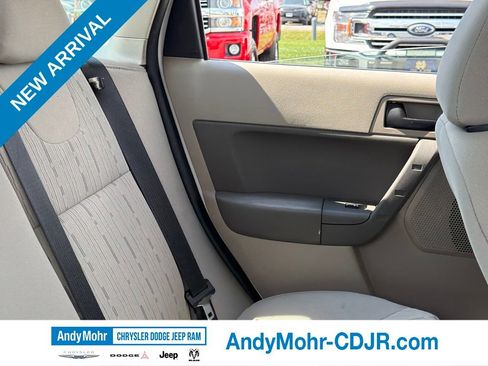 Used 2009 Ford Focus SE FWD image 16