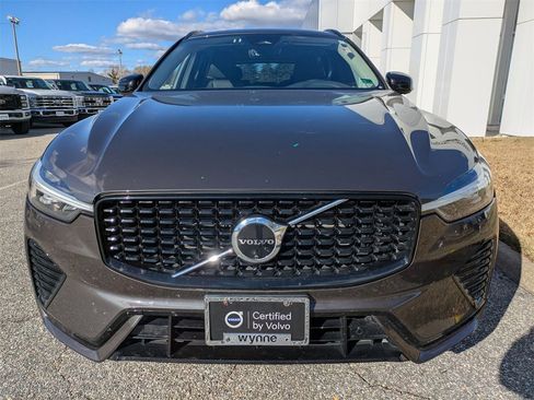 Certified 2025 Volvo XC60 B5 Plus image 9