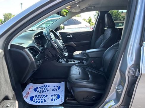 Used 2019 Jeep Cherokee Limited image 11