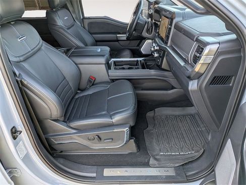 Used 2025 Ford F250 Platinum image 32