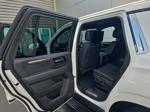 Used 2025 Chevrolet Tahoe High Country AWD/4WD image 29
