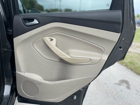 Used 2015 Ford Escape SE image 31
