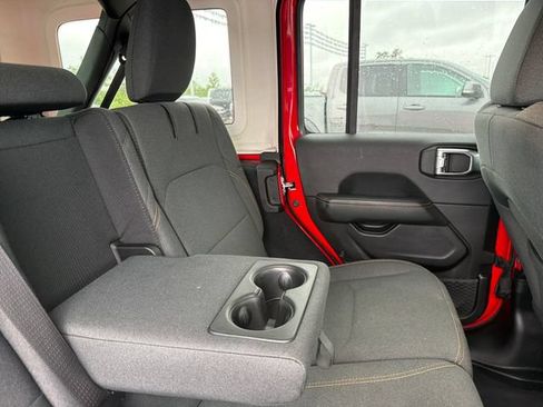 Used 2025 Jeep Wrangler Unlimited Sahara w/ Safety Group AWD/4WD image 31