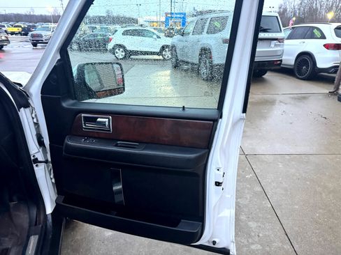 Used 2017 Lincoln Navigator L Select image 15