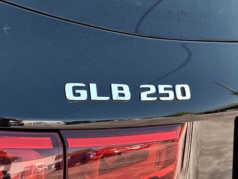 Used 2023 Mercedes-Benz GLB 250 4MATIC image 33