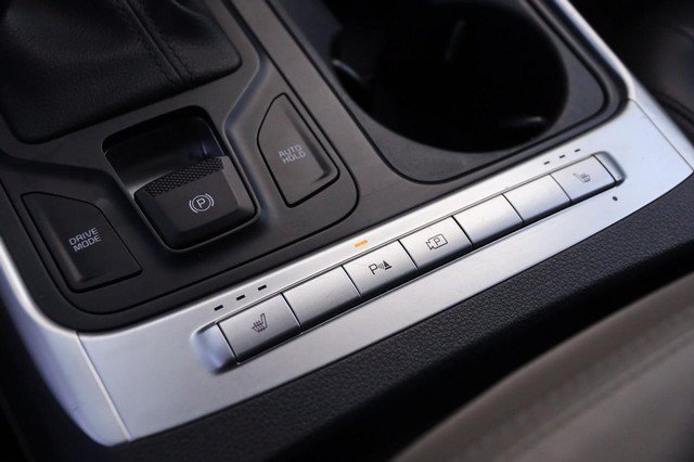 Used 2025 Kia Carnival FWD image 21