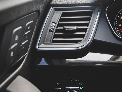 Used 2018 Audi Q5 2.0T Premium w/ Convenience Package image 9