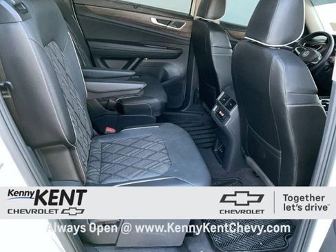 Used 2024 Volkswagen Atlas SEL Premium R-Line image 16
