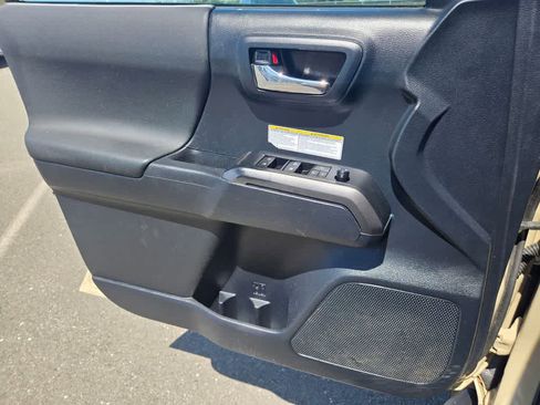 Used 2019 Toyota Tacoma TRD Off-Road AWD/4WD image 19