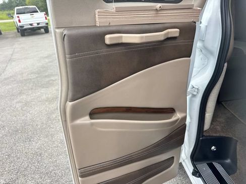 Used 2023 Chevrolet Express 2500 RWD image 18