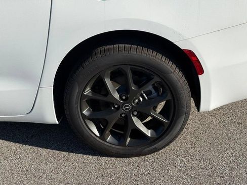 New 2026 Chrysler Pacifica Limited w/ S Appearance Package FWD image 4