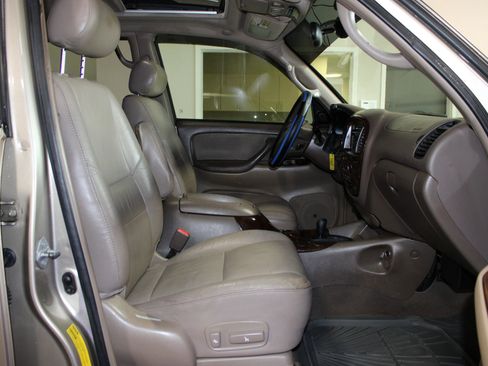 Used 2002 Toyota Sequoia SR5 image 26