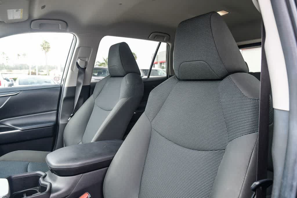 Used 2025 Toyota RAV4 LE FWD image 20